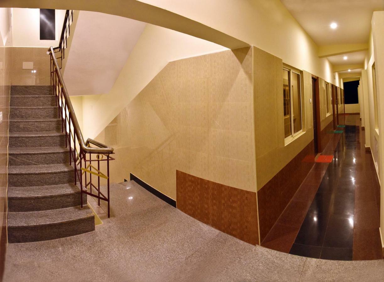 מלון מהבליפורם Siva Residency מראה חיצוני תמונה